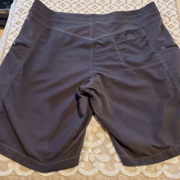 ⬇️ Kuhl shorts with knit side panels - Picture 9 of 11